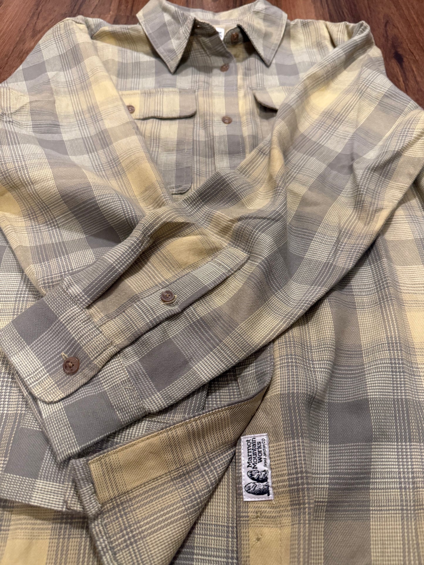 Marmot Women's Fairfax Lightweight Relaxed Flannel (size L)