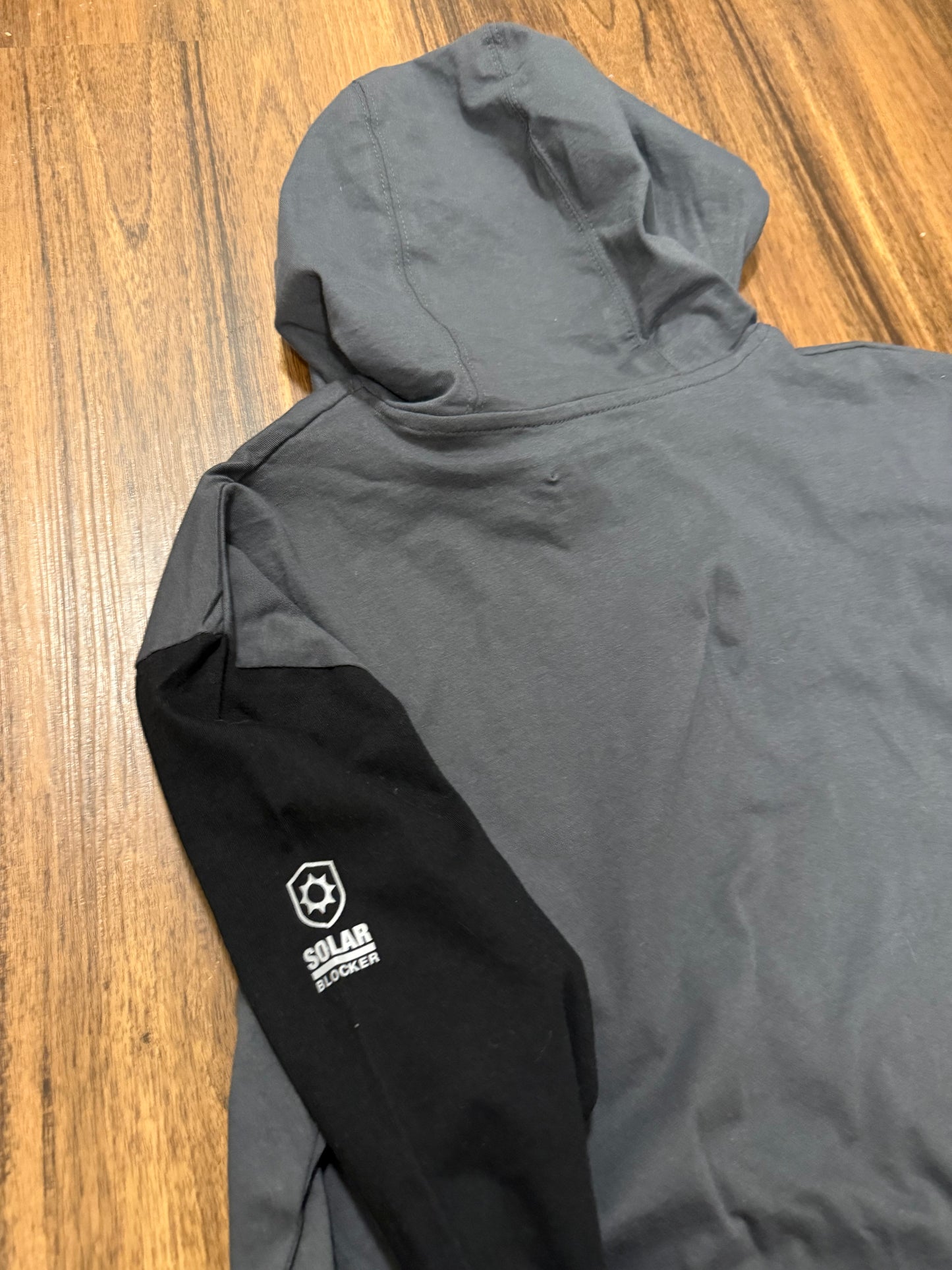 Caterpillar Men's Hooded Banner Long Shirts with UPF 50 Protection (size L)