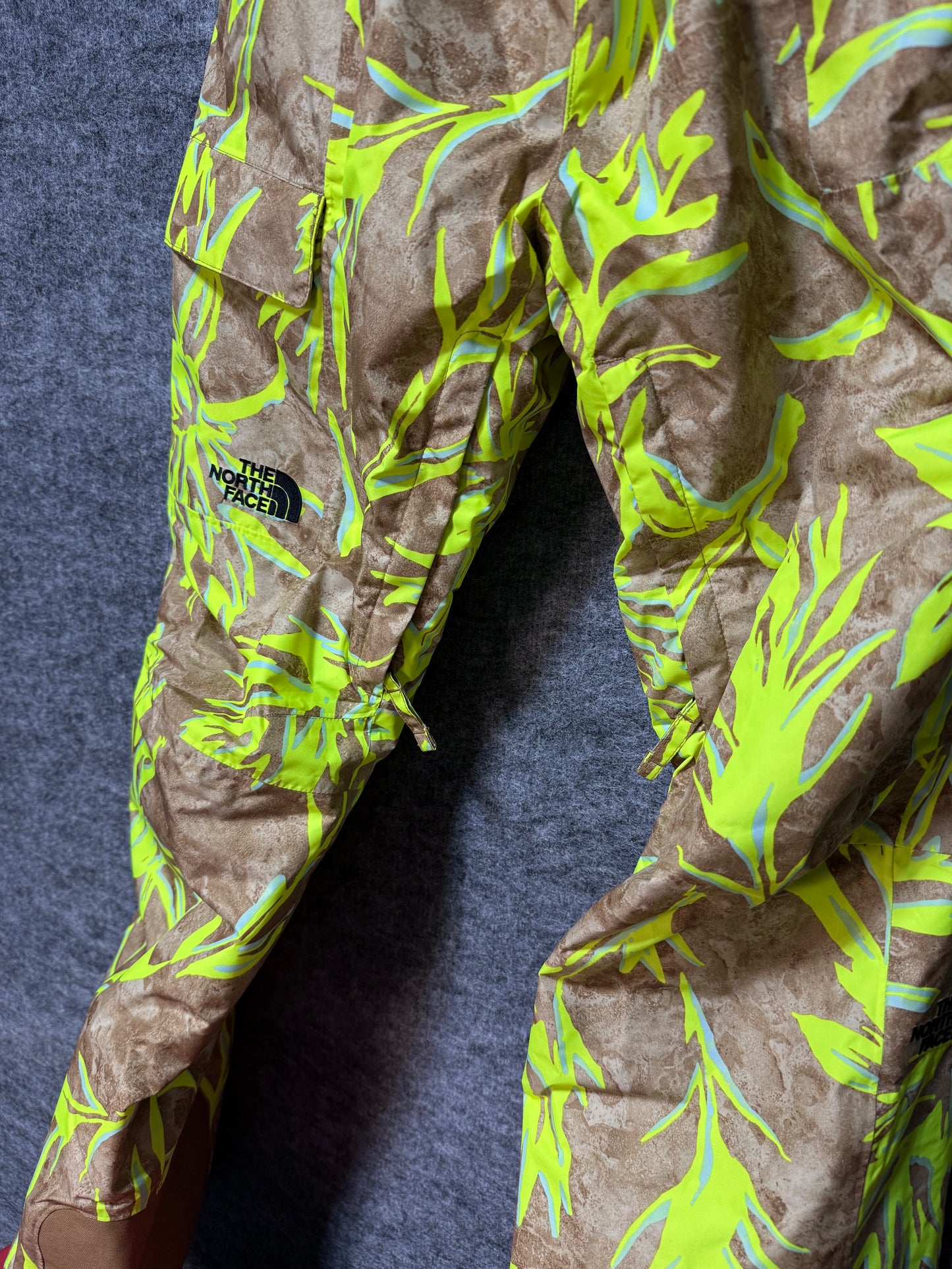 The North Face Women’s Freedom Insulated Bib Snow Pants – Size Small – New