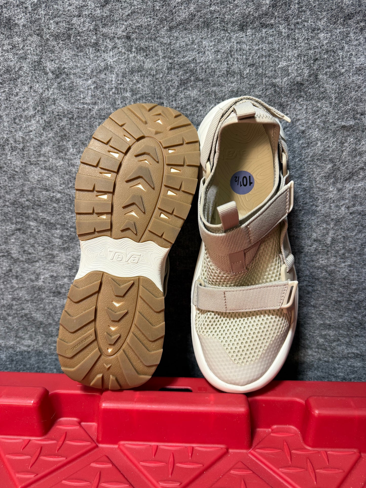 Teva Women's Outflow Universal Water Shoes size 10,5