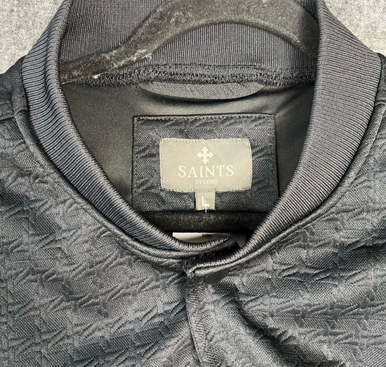 New SAINTS Studio Black Textured Bomber Jacket – Size Large